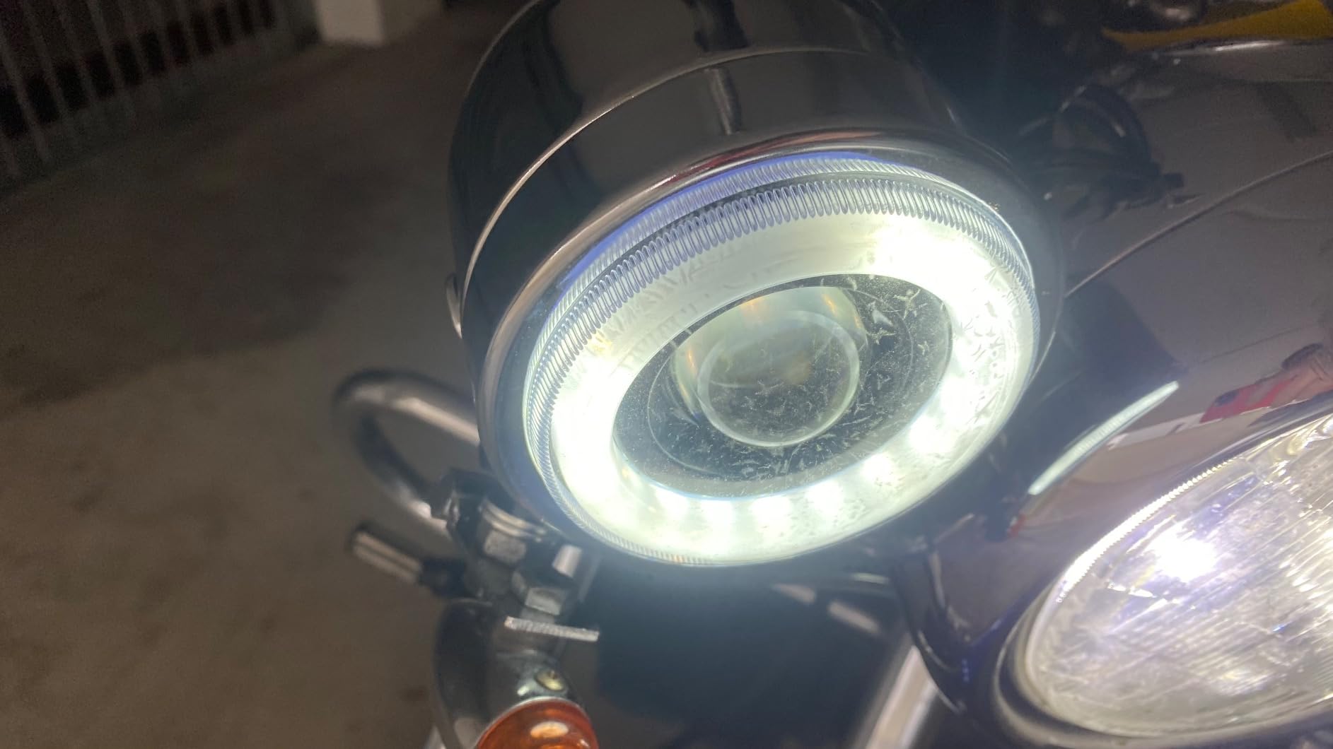 Hapivida faro led moto 4,25 pollici universale occhio angelo C