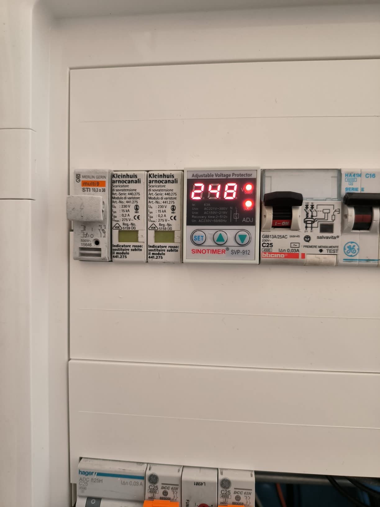 Kuuleyn SVP-912 Rele Protezione Tensione 230V 63A Voltmetro