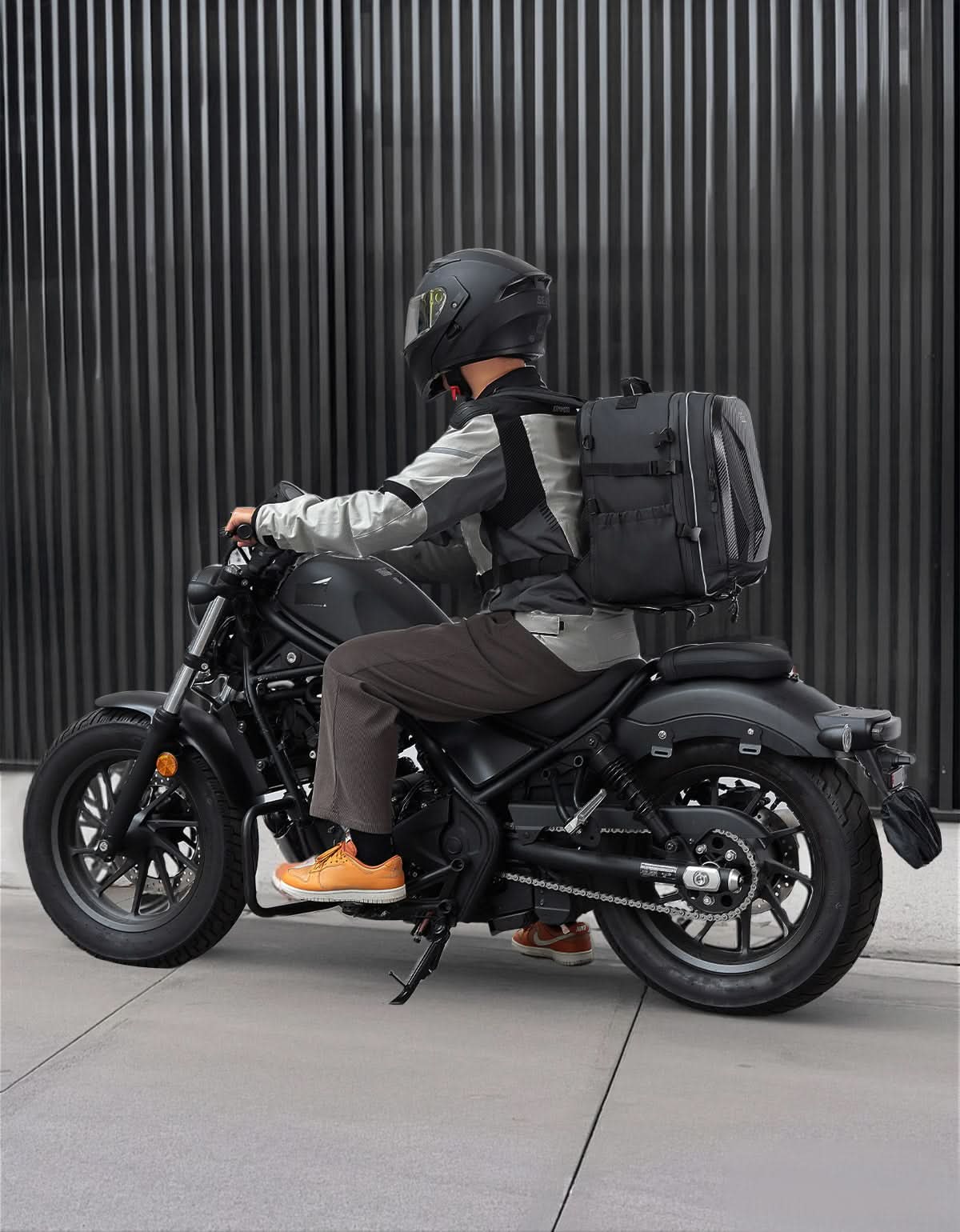 Kemimoto zaino moto rigido 40L porta casco USB
